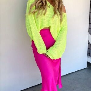 Neon fushia skirt, size M. NWOT 100% polyester